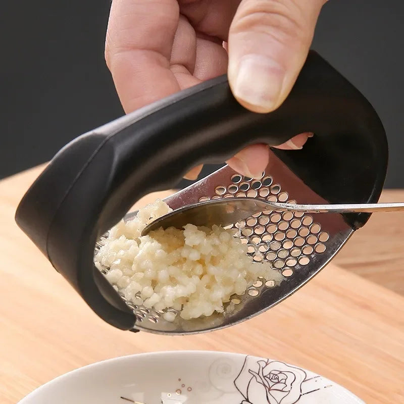 Stainless Steel Garlic Press Crusher Manual Garlic Chopper Garlic Chopping Tools Fruits and Vegetables Kitchen Gadget